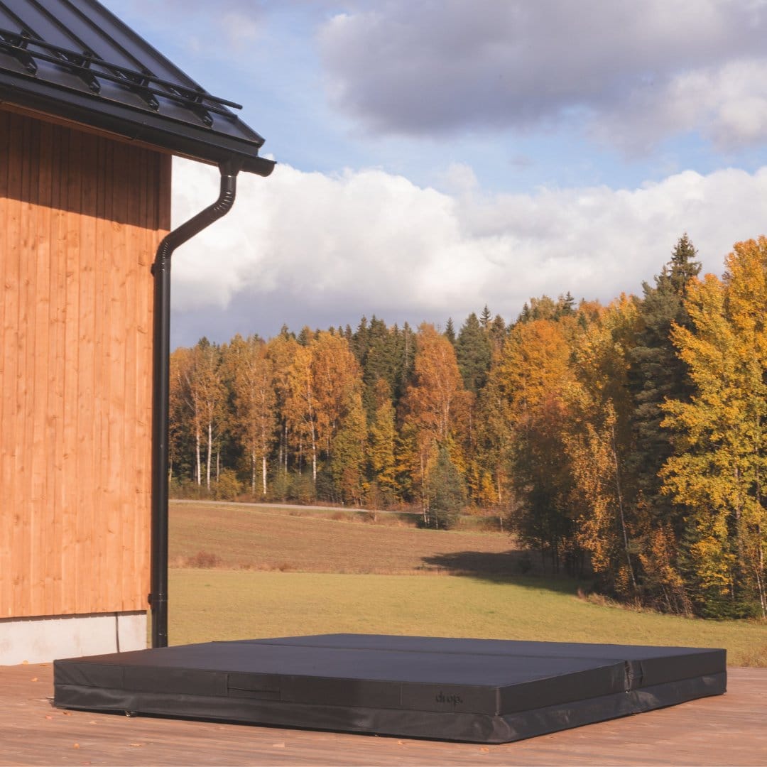 Vuolle Outdoor Hot Tub by Drop Spa