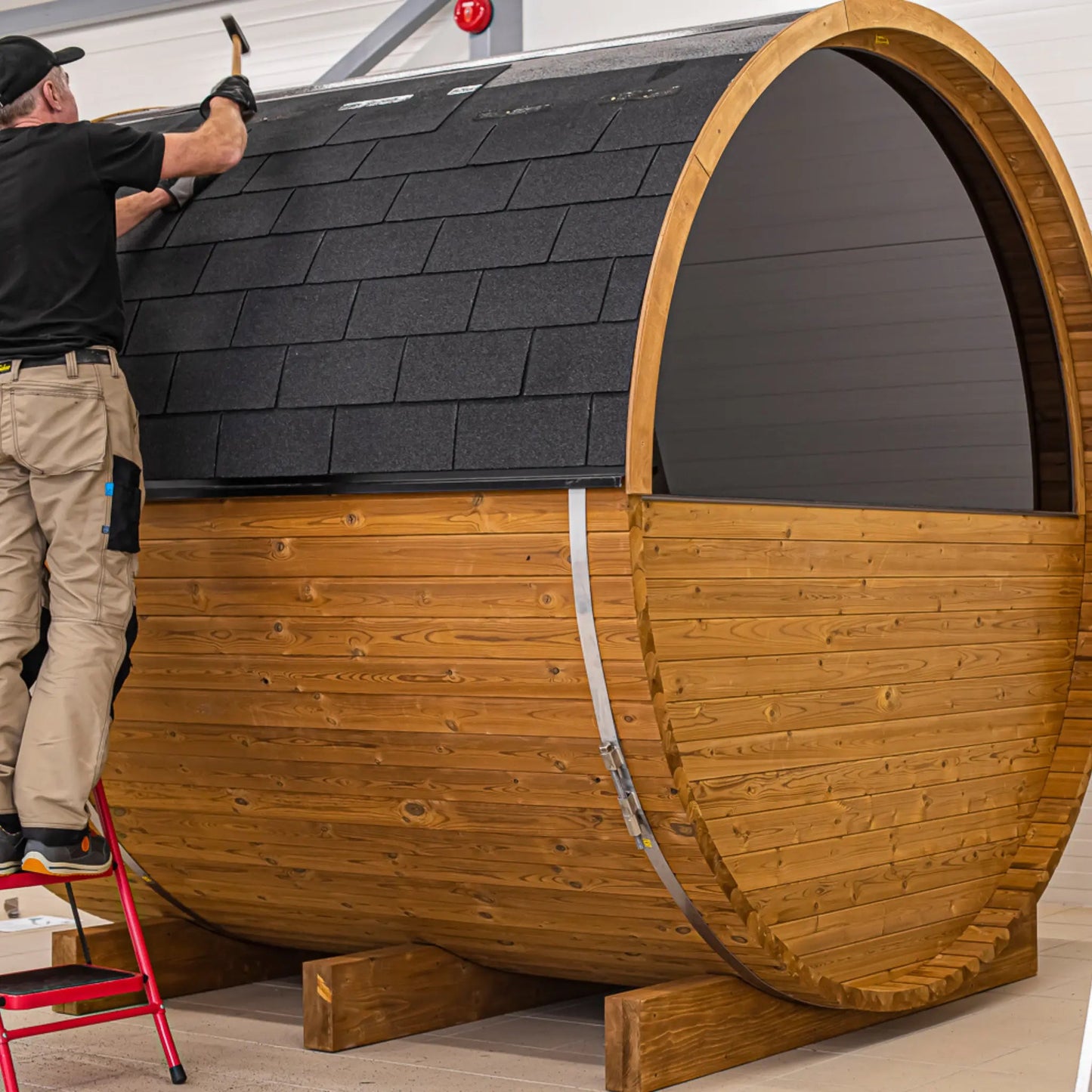 Thermo Wood Barrel Sauna - Small with Relaxation Terrace (L: 223 & ø: 194 cm) Barrel Sauna | Finnmark Sauna