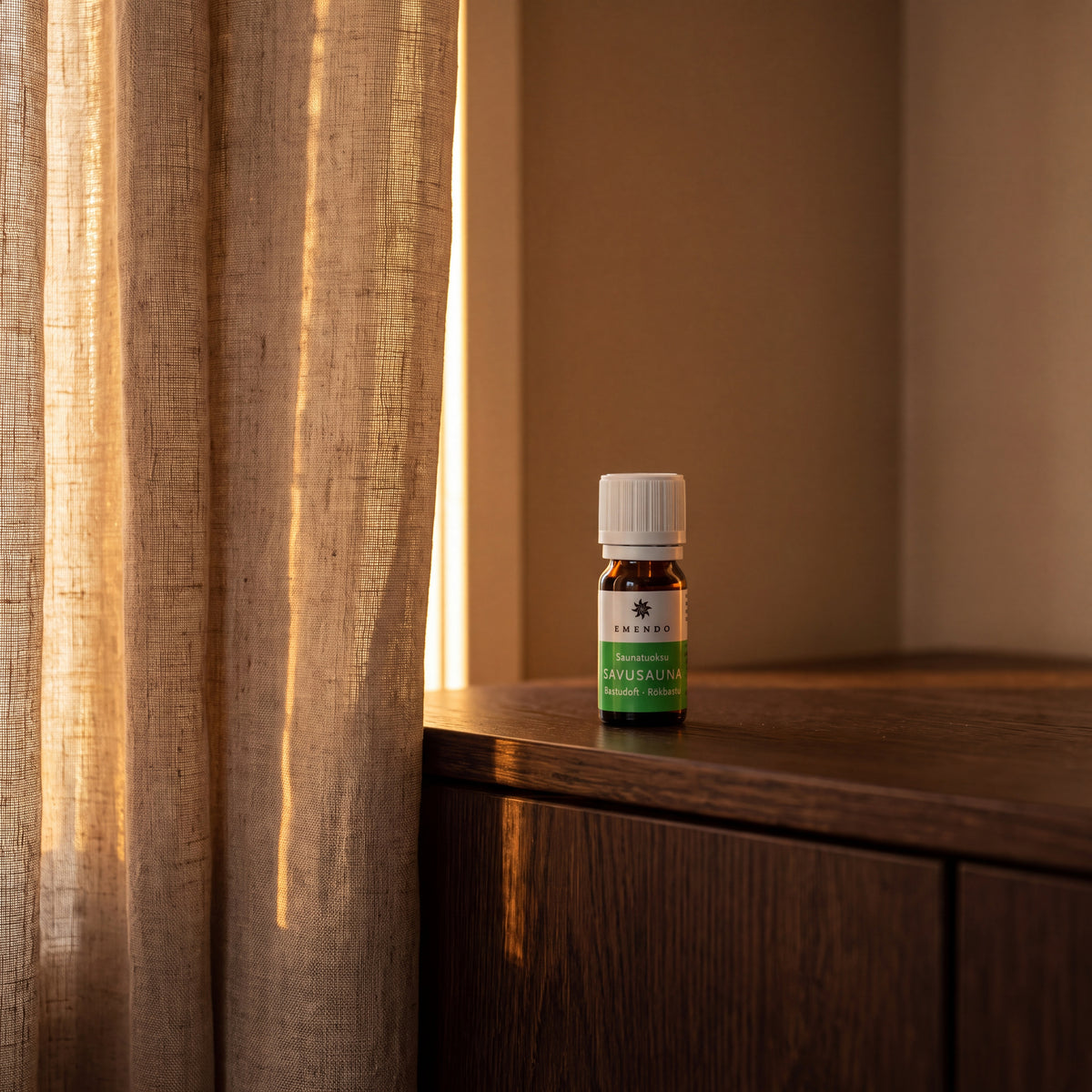 Emendo Smoke Sauna Scent (10ml) - lifestyle by linen curtain
