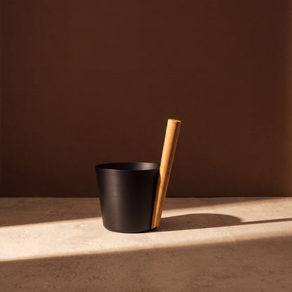 Rento 5l Anodised Aluminium Sauna Pail in Black - lifestyle in sunlight