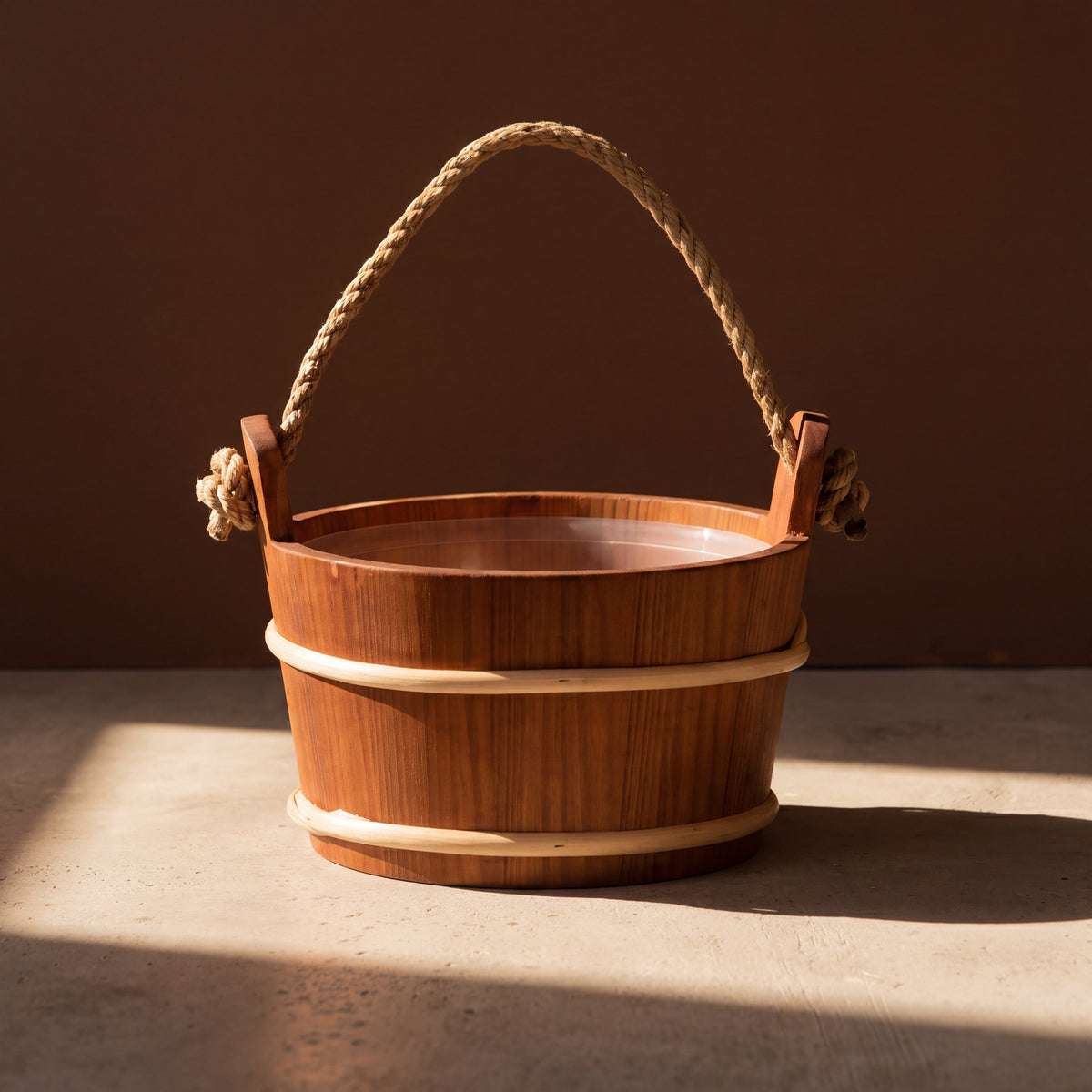 4 Living Sauna Bucket Alder With Rope Handle 4 Litre - lifestyle in sunlight