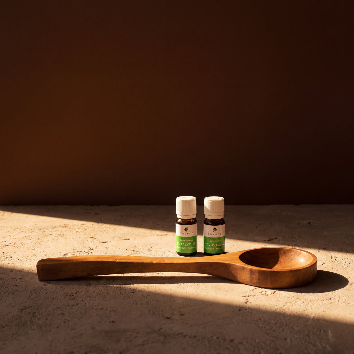Emendo Wooden Sauna Ladle & Scent Oil Set - lifestyle in sunlight