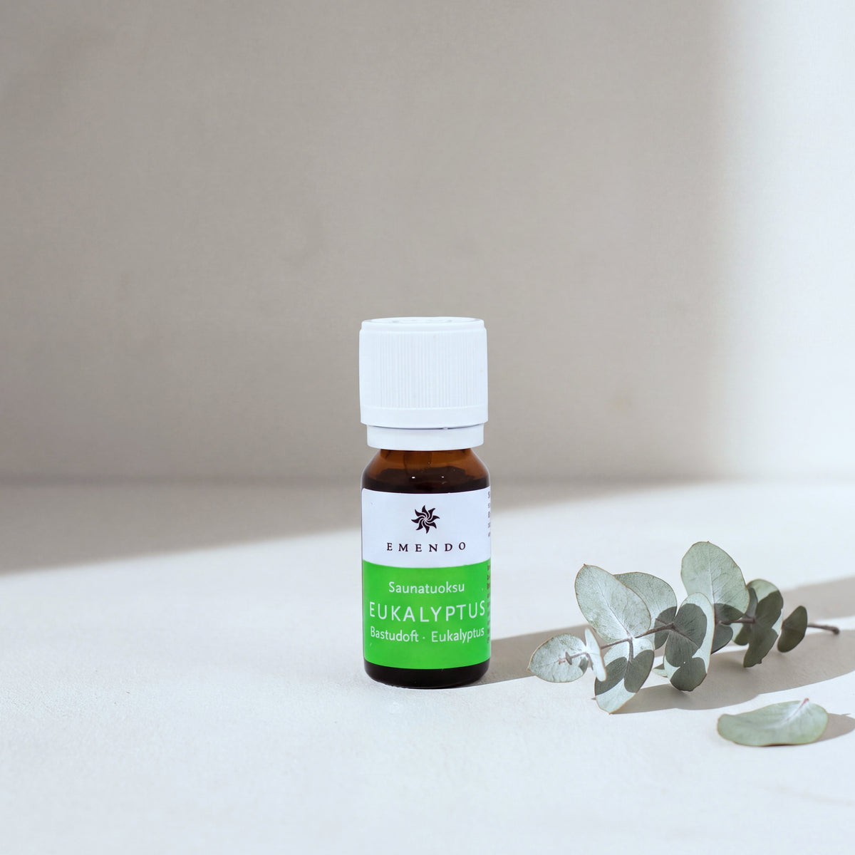 Emendo Eucalyptus Sauna Scent (10ml) with dried eucalyptus