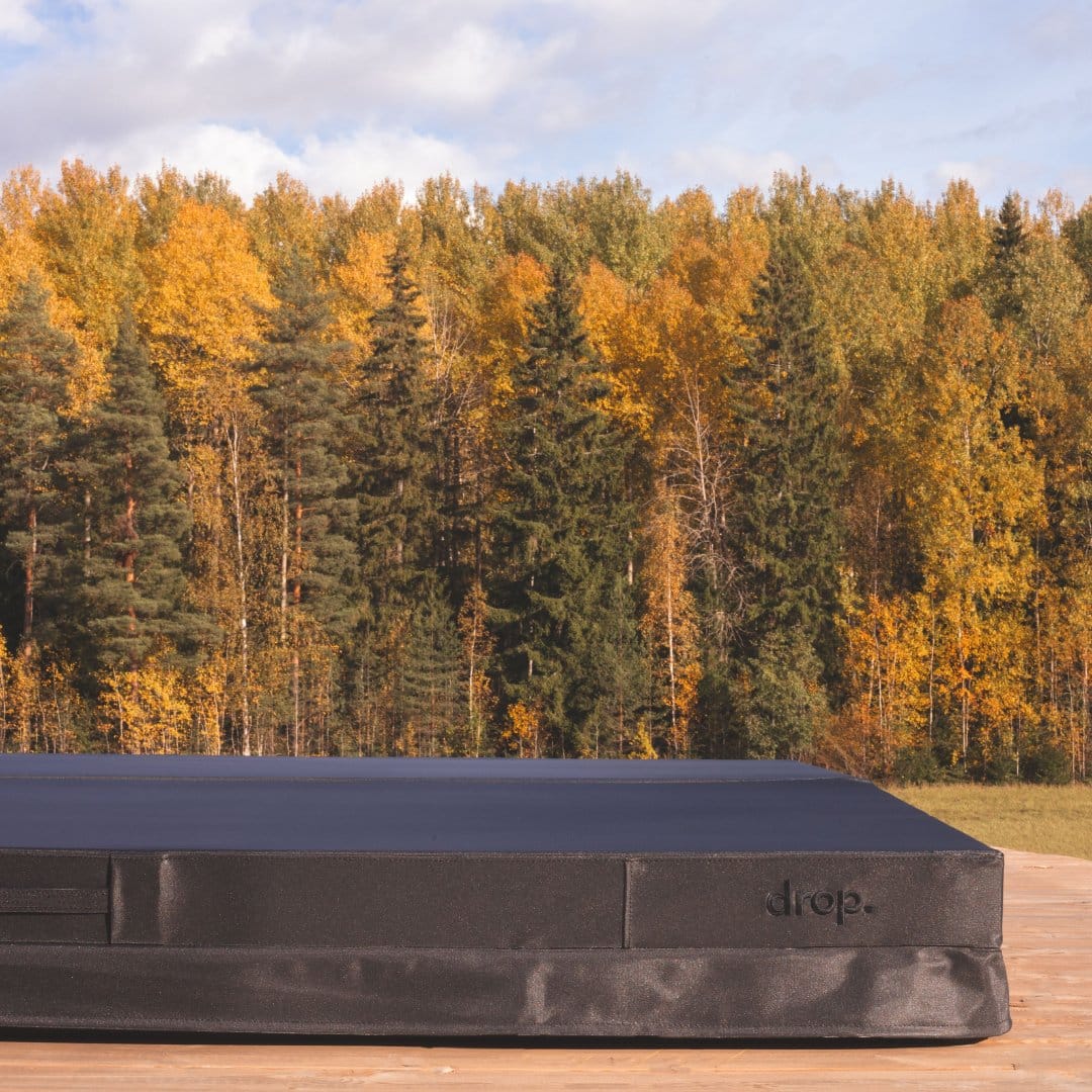 Drop S Outdoor Hot Tub by Drop Spa