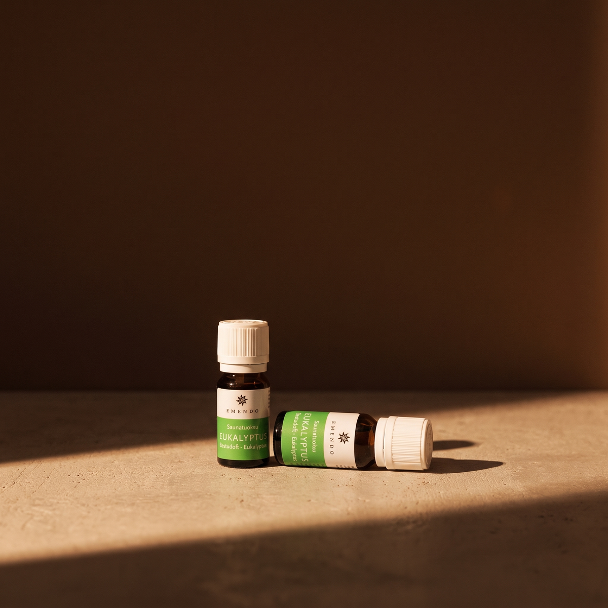 Emendo Eucalyptus Sauna Scent (10ml) - lifestyle in sunlight