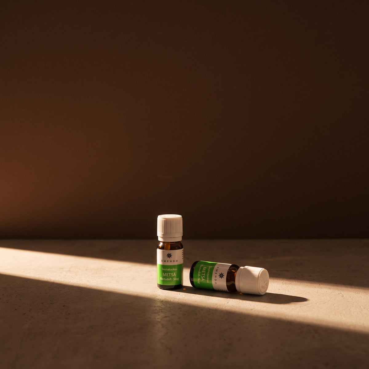 Emendo Forest Sauna Scent (10ml) - lifestyle in sunlight