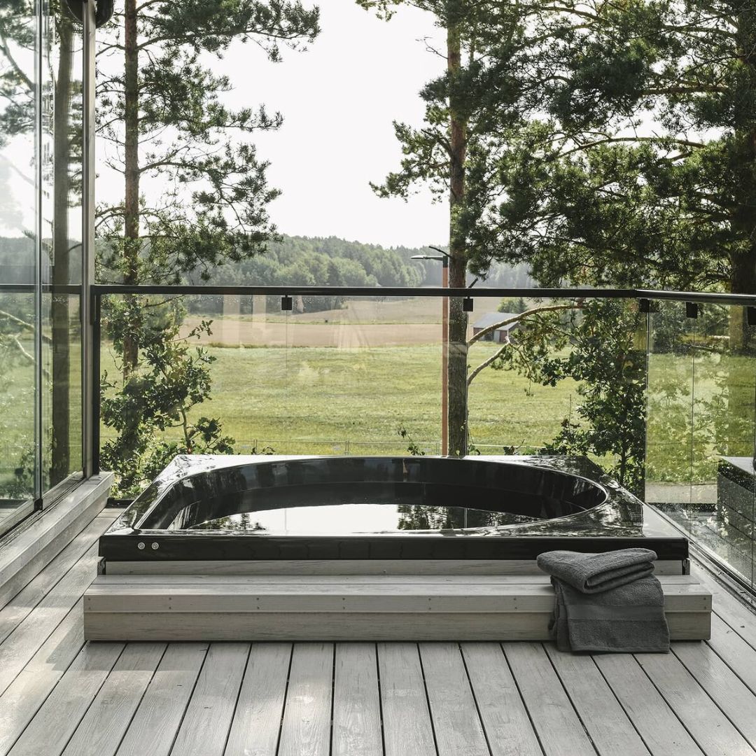 Lampi Compact Outdoor Hot Tub by Drop Spa Spa | Finnmark Sauna