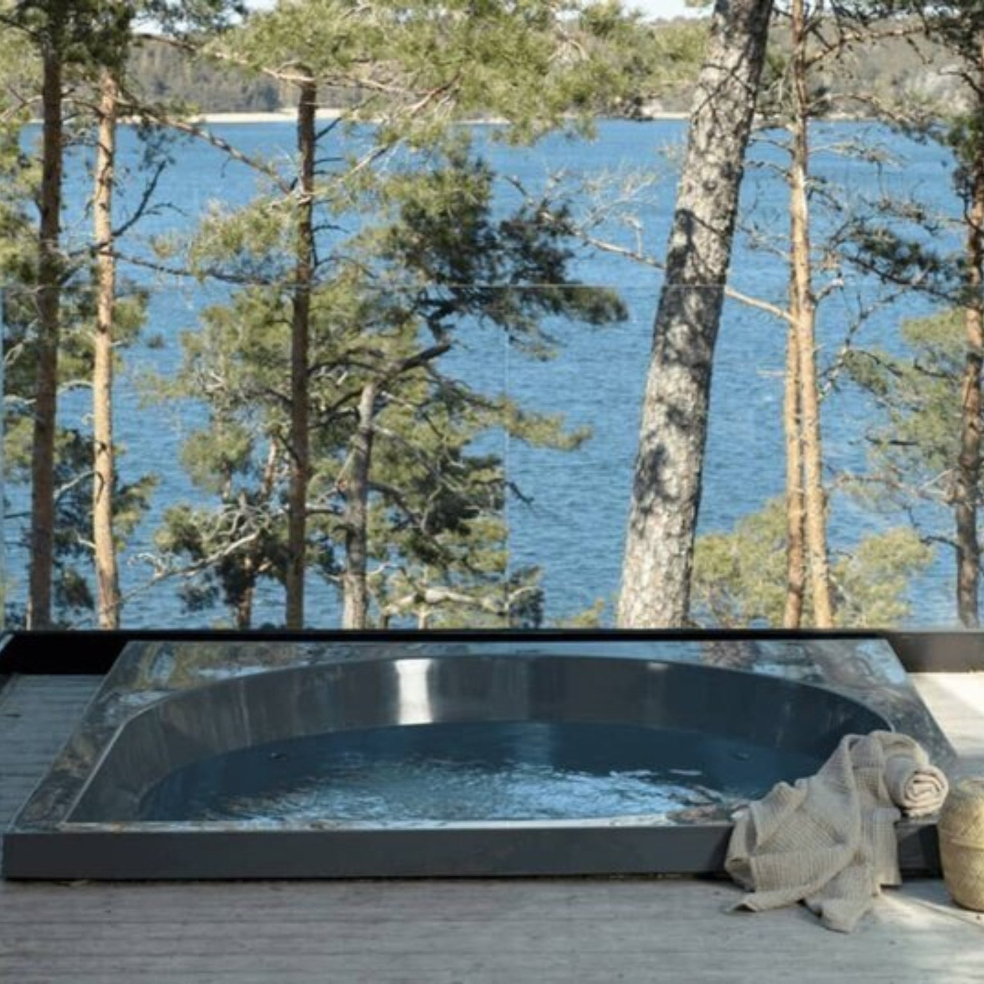 Pisara Wood - Burning Outdoor Hot Tub by Drop Spa Spa | Finnmark Sauna