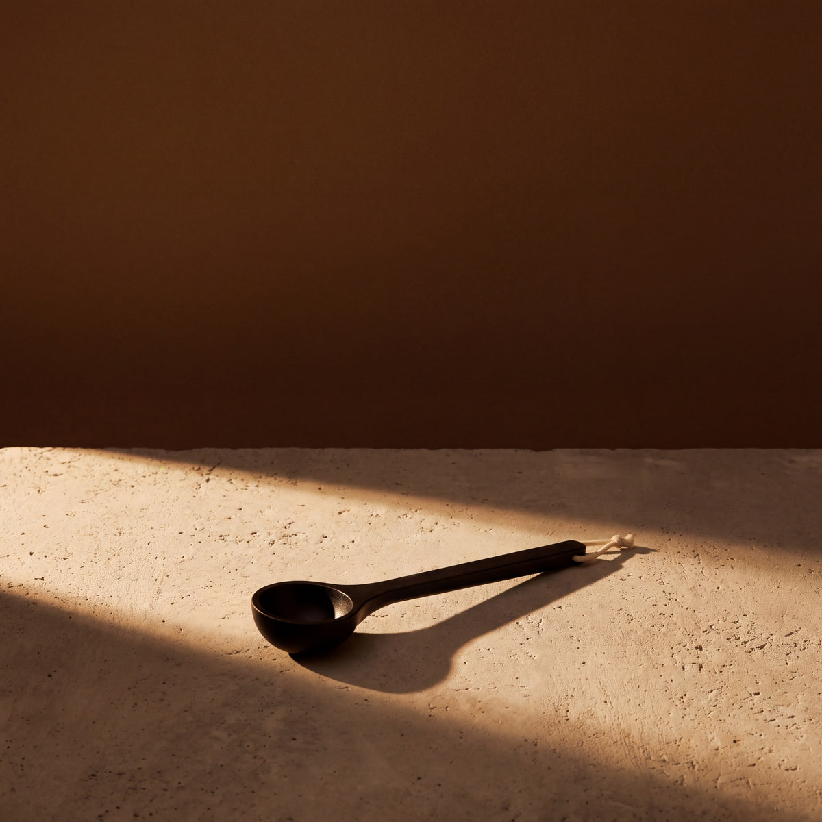4 Living Sauna Ladle Black - lifestyle in sunlight