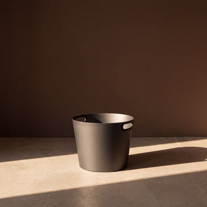 Rento 16 Litre Anodised Aluminium Large Sauna Bucket Dark Grey - lifestyle in sunlight