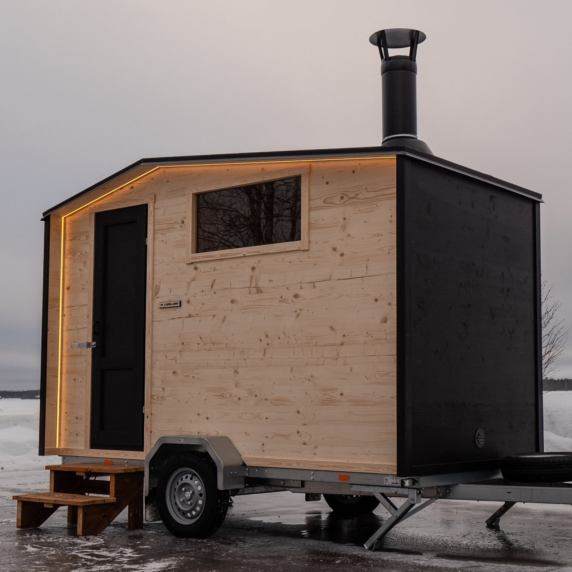 Sauna Trailer 'Ahma' with Dressing Room by Lapelland | Finnmark Sauna