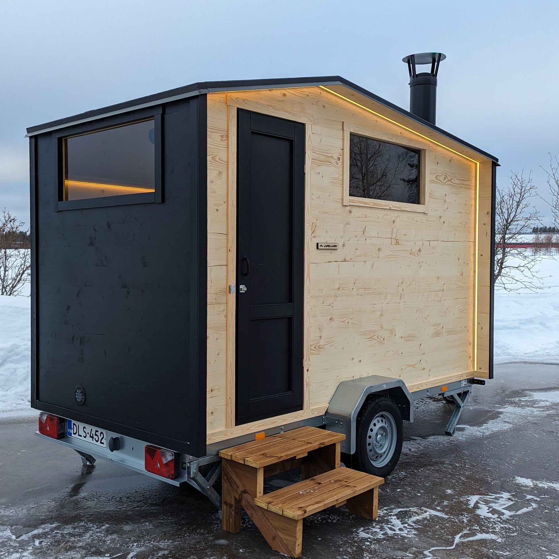 Sauna Trailer 'Ahma' with Dressing Room by Lapelland | Finnmark Sauna